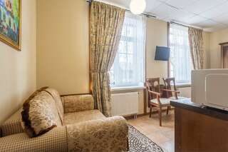 Гостиница Печоры-Парк Печоры Двухместный номер с 2 отдельными кроватями и ванной-9