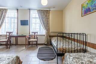 Гостиница Печоры-Парк Печоры Трехместный номер с собственной ванной комнатой-9