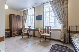 Гостиница Печоры-Парк Печоры Трехместный номер с собственной ванной комнатой-8